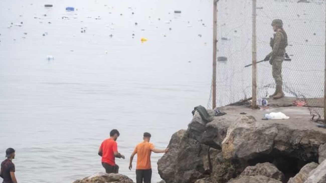 El Ejército se despliega en Ceuta para reforzar la seguridad en medio de la crisis migratoria