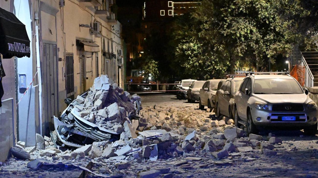 Destrozos provocados por el terremoto de magnitud 4,7 que ha sacudido Nápoles