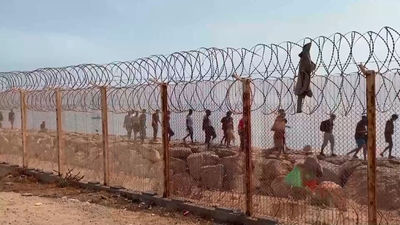 El CNI avisó con varios informes al Gobierno de una posible avalancha migratoria en Ceuta y Melilla