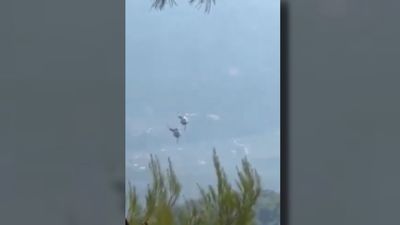 Dos muertos y dos heridos al chocar dos helicópteros antiincendios en Grecia