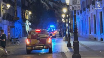 Celos, una discusión y un cuchillo de cocina: un joven es apuñalado en plena calle Carretas de Madrid