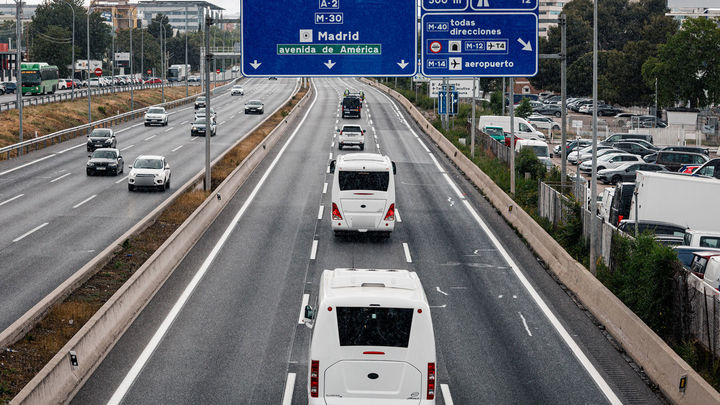 El nuevo carril Bus-VAO de la A-2 inicia sus pruebas con recorrido hasta Torrejón de Ardoz