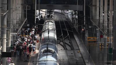 Detenido un hombre por caminar por las vías del tren entre Atocha y Méndez Álvaro y provocar retrasos toda la jornada