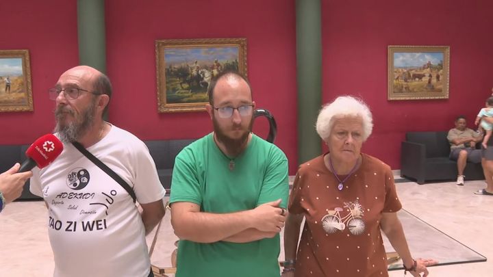 "No sabemos qué vamos a hacer": 80 vecinos de la Sierra Oeste siguen realojados tras perder sus casas en el incendio