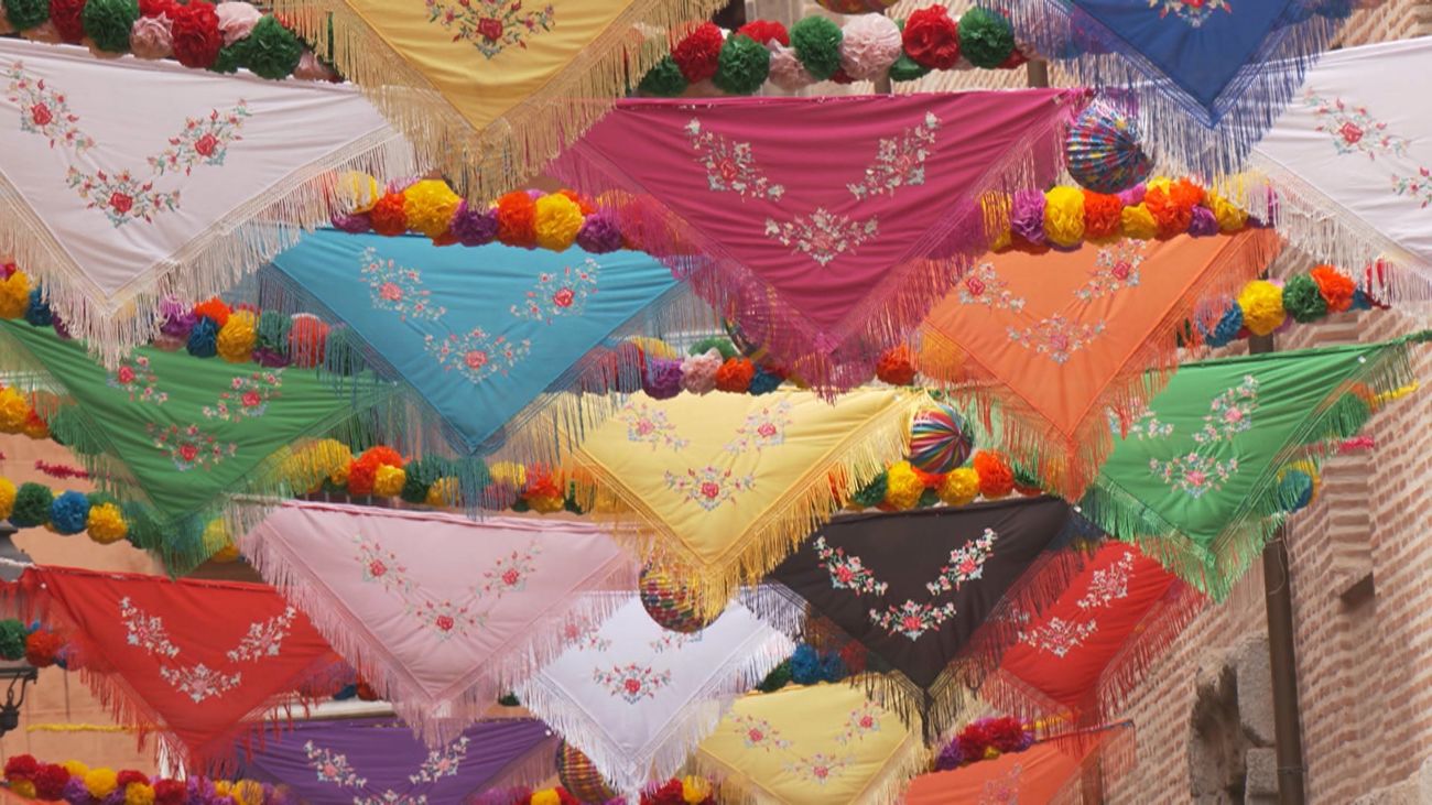 La calle del Oso ultima los preparativos para vivir las fiestas de San Cayetano
