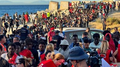 Madrid reprocha al Gobierno la gestión de la crisis migratoria: "No se puede derivar la incompetencia a las comunidades"