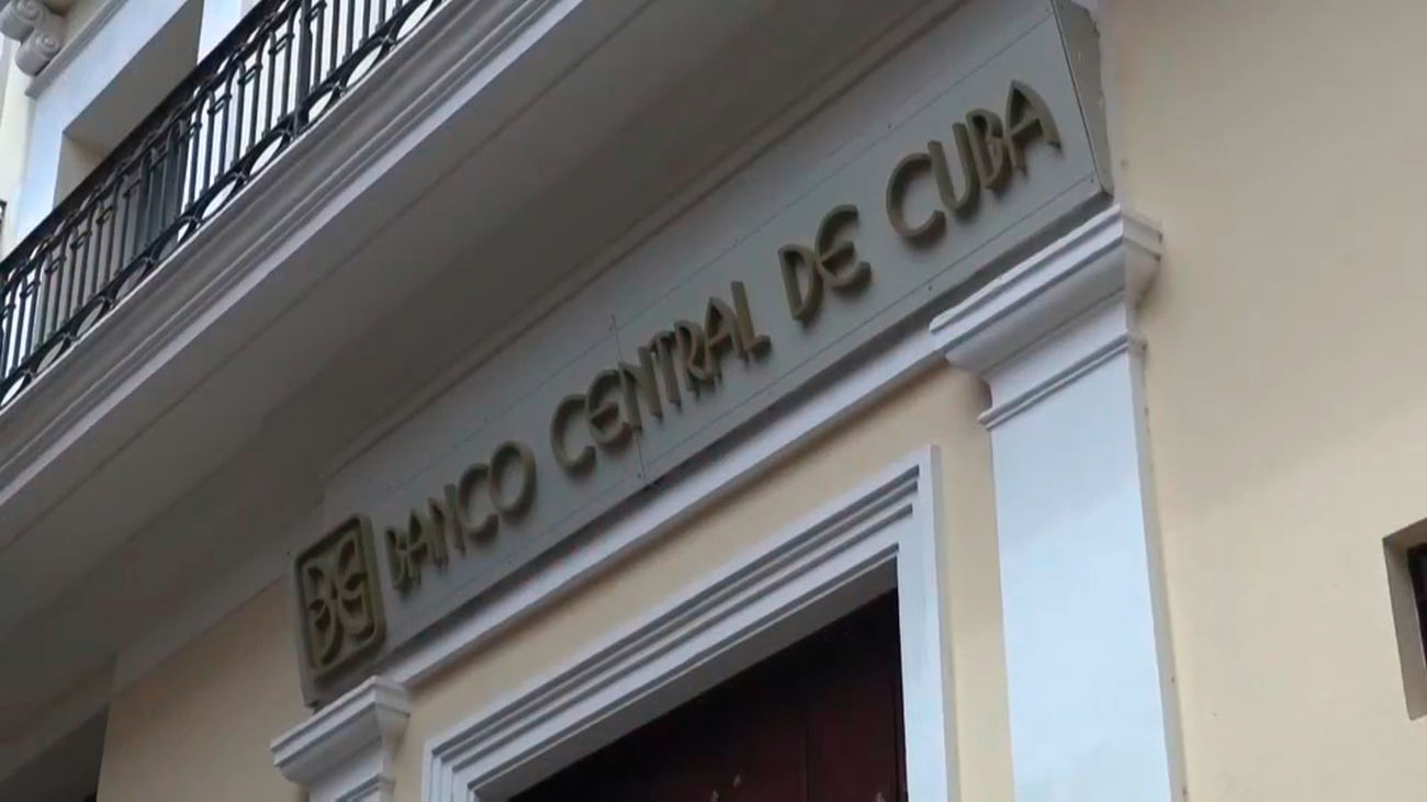 La falta de divisas en los bancos cubanos afecta a los beneficiarios de ayudas públicas desde España