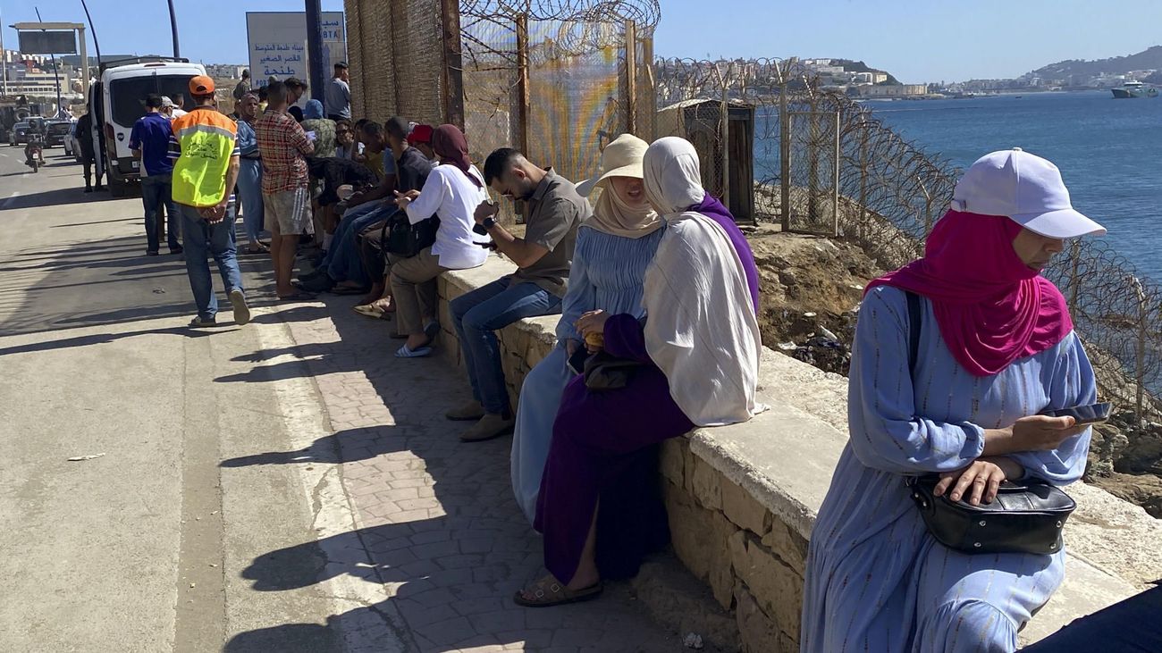 Cientos de menores son atendidos en Ceuta a la espera de su traslado o entrega a las familias