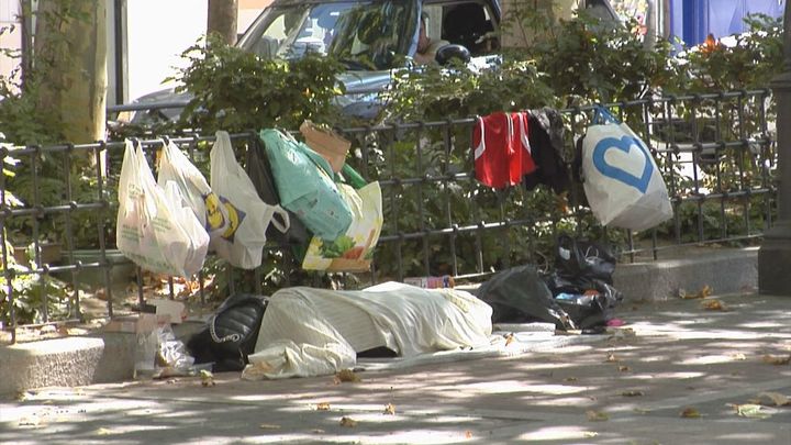 El bulevar del miedo en Puente de Vallecas: vecinos atrapados entre peleas, suciedad y drogas