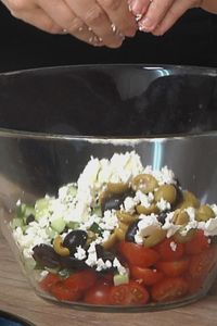 Ensalada griega con yogur: una receta fresca lista en 5 minutos