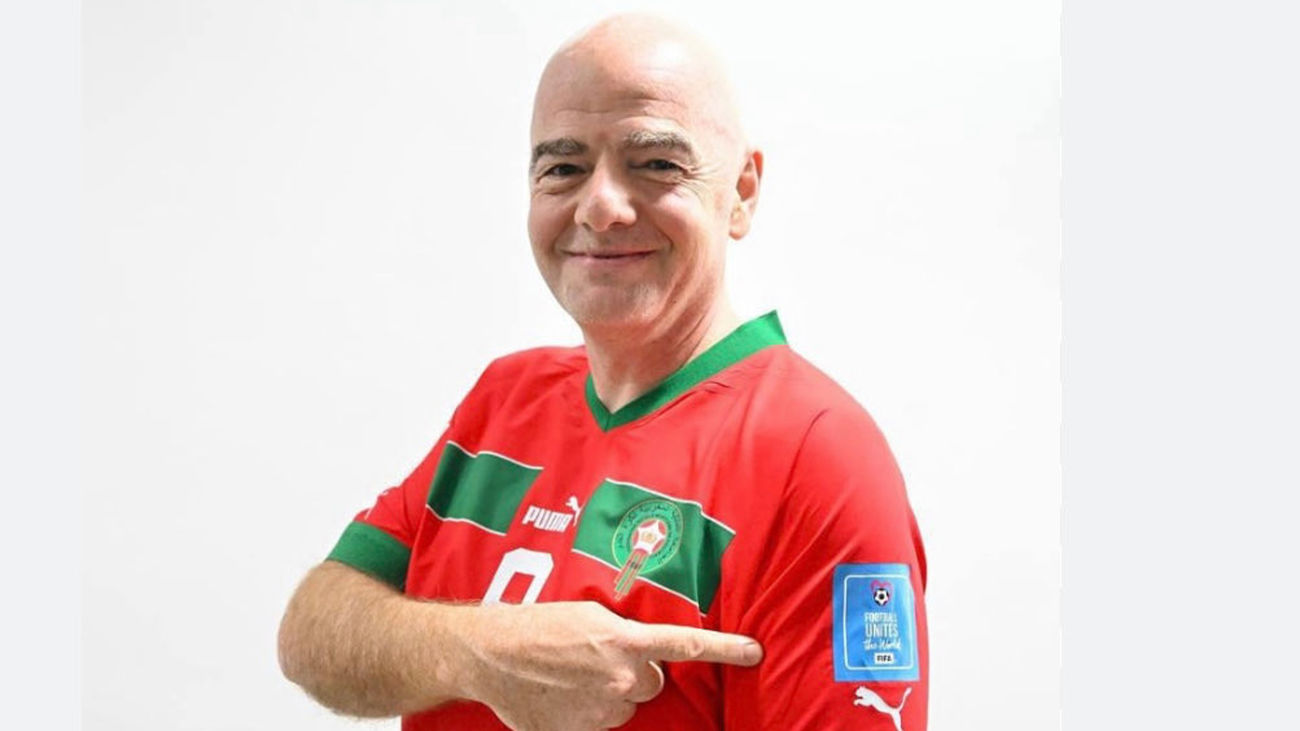 Infantino con la camiseta de Marruecos