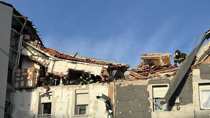 Vecinos del edificio siniestrado por una explosión de gas en Carabanchel regresan a sus casas