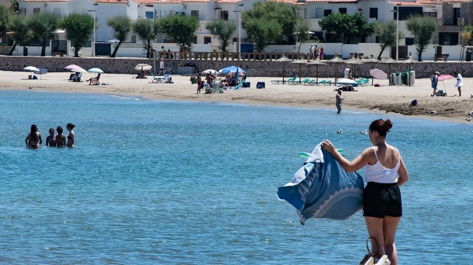 Los españoles gastamos más en alojamiento y menos en comer fuera durante las vacaciones por la inflación