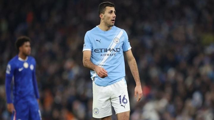 El Manchester City se aferra a Rodri y rechaza la primera oferta del Barcelona