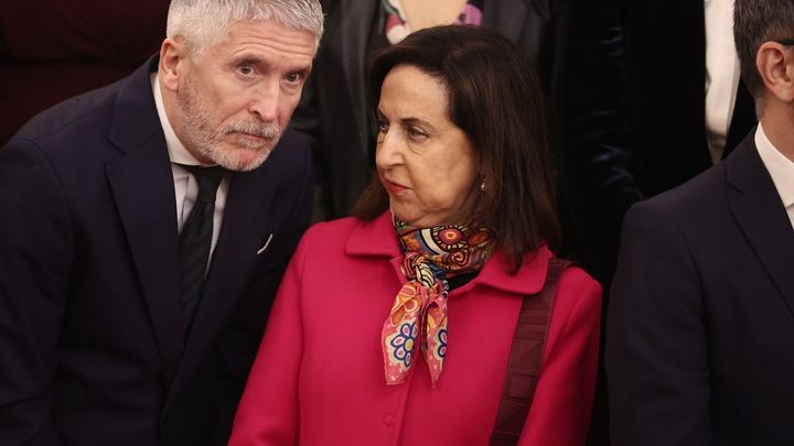 El ministro de Interior, Fernando Grande Marlaska, y la ministra de Defensa, Margarita Robles, durante el acto institucional por el Día de la Constitución