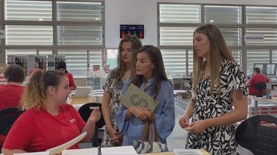 La Reina y sus hijas visitan en Mallorca un centro de apoyo a personas con discapacidad intelectual