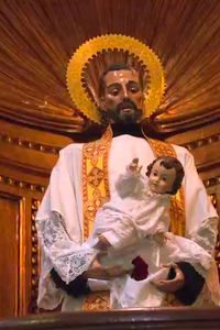 La tradicional procesión de San Cayetano pone el broche final a las fiestas