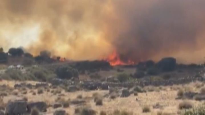 Cortados al menos 20 kilómetros de  la AP-6  por un incendio forestal en Navas de San Antonio (Segovia)