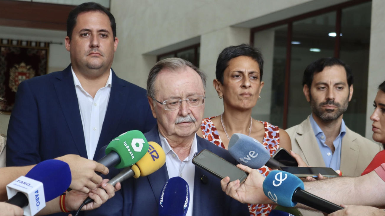 Vivas cifra entre 8.000 y 11.000 el número de inmigrantes que permanecen en Ceuta