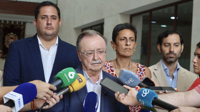Vivas cifra entre 8.000 y 11.000 el número de inmigrantes que permanecen en Ceuta