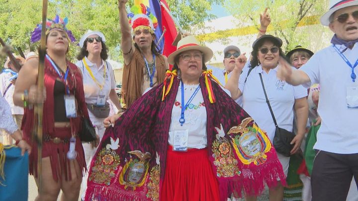 Madrid celebra el Día Nacional de Ecuador con pasacalles en Ciudad Lineal