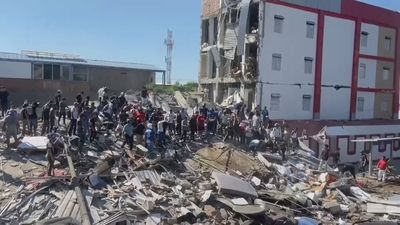 Al menos 111 muertos por un terremoto de magnitud 7,4 en Colombia
