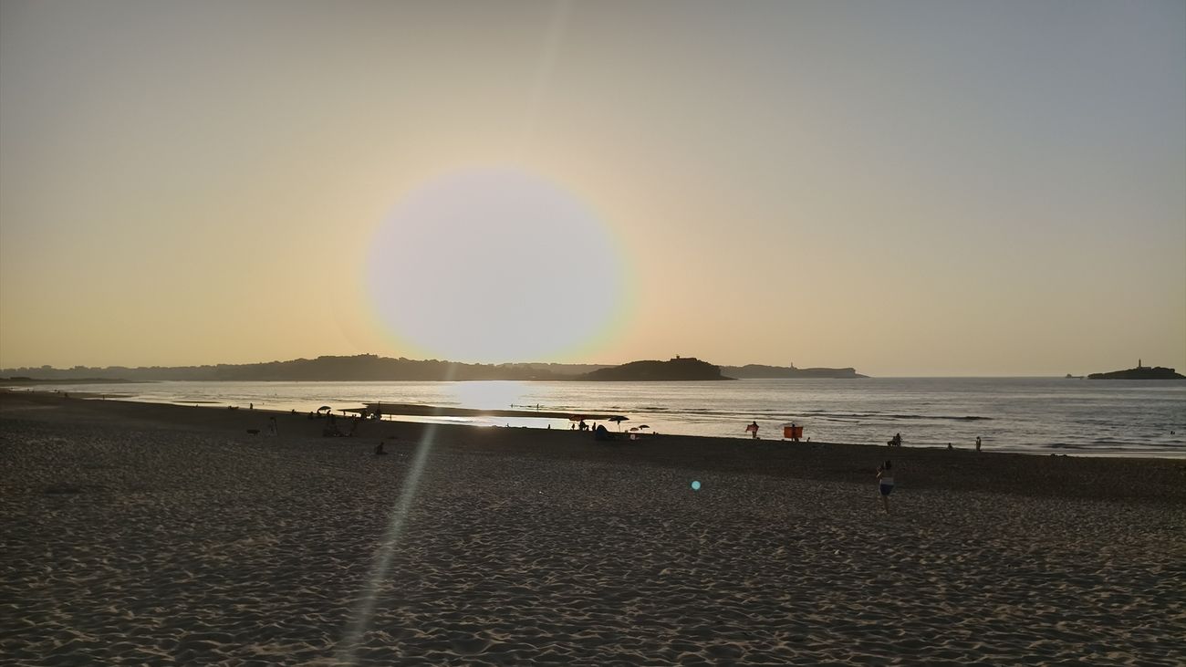 Sol en la playa de Somo