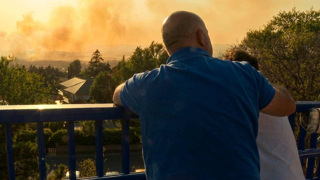El incendio de Navas de San Antonio (Segovia) evoluciona favorablemente tras amainar el viento