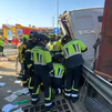 Grave accidente de un camión en la M-45 con su conductor atrapado en la cabina