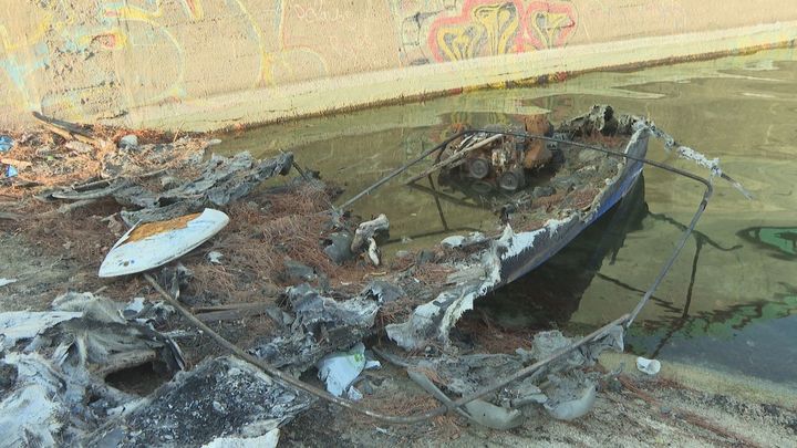 Los dueños de los barcos de San Juan, indignados: sin acceso ni seguro tras el incendio