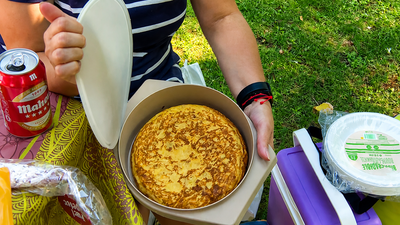 Tortilla, filetes empanados, piscina... y eclipse solar