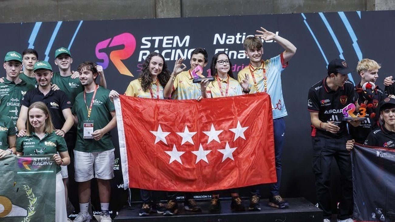 Miembros del equipo del IES Aranguren ganadores de la fase nacional de Stem Racing
