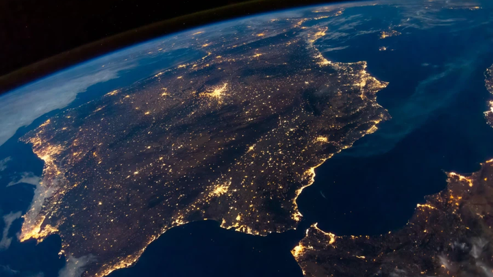 La Península Ibérica, con la curvatura de la Tierra al fondo, vista desde la Estación Espacial Internacional