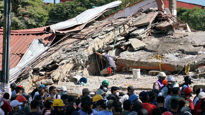 Exteriores reduce a 75 los españoles desaparecidos en el terremoto de Colombia, que deja 250 muertos