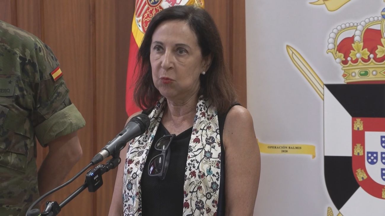 Tensión en el Gobierno por el pulso de Robles con Moncloa