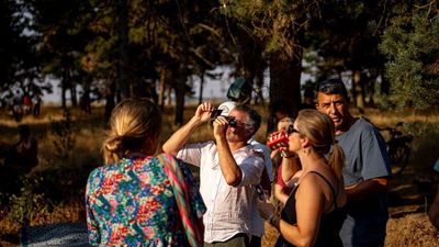Del día a la noche en minutos: las mejores imágenes del eclipse