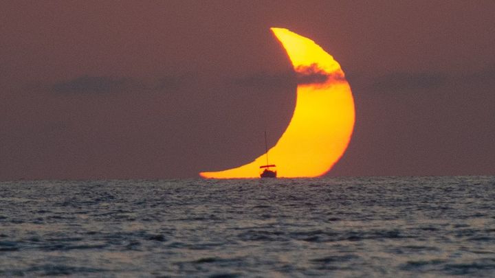 Vista del mar durante el eclipse solar total desde Ibiza