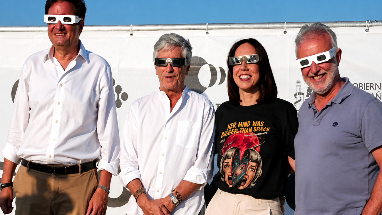 Ayuso acusa a los ministros de irse "de fiesta a cuerpo de rey" en el acto por el eclipse