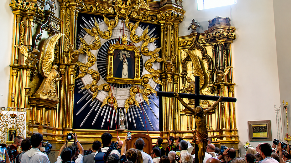 Todo listo para el gran día de La Paloma, la Virgen a la que le gusta "cruzar la mirada con sus hijos"
