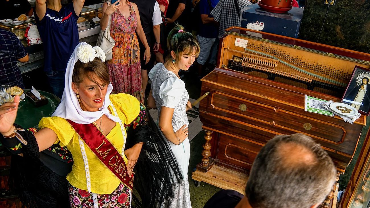 Chotis, limonada y organillos, Madrid se echa a la calle por la Virgen de la Paloma