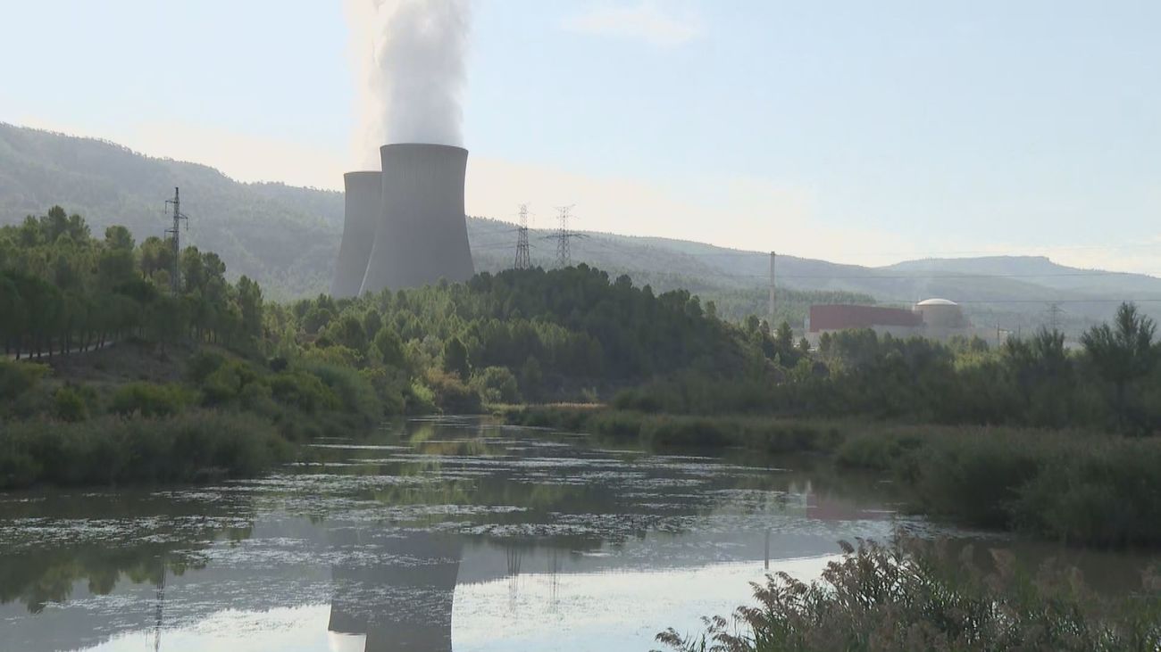 La Comunidad de Madrid celebra la prórroga de Almaraz, que aporta el 15% del consumo eléctrico de la región