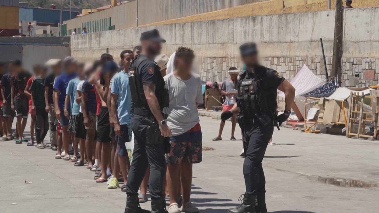 Ceuta se blinda ante la amenaza de un nuevo asalto migratorio este sábado