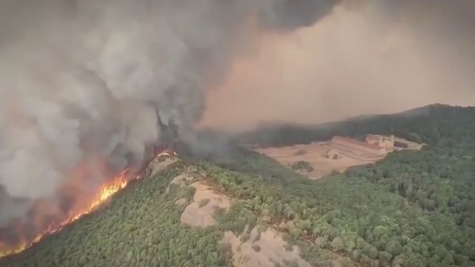 El incendio de Huesca deja ya 10.000 hectáreas calcinadas y continúa avanzando