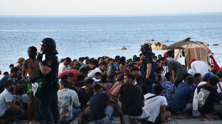 ¿Nuevo intento de invasión en Ceuta? La Guardia Civil avisa: "Si logras cruzar, te devolverán”