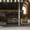 'El Caracol' de Orcasur resiste con cuatro comercios abiertos entre tiendas vacías y ocupadas
