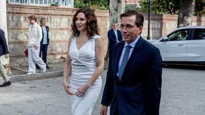 Ayuso pide a la Virgen de La Paloma por las víctimas del incendio: "Hoy quiero que sea el comienzo de la reconstrucción"
