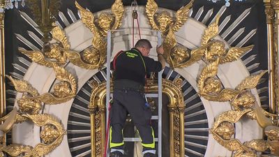 Así ha vivido Madrid la solemne bajada del milagroso cuadro de la Virgen de la Paloma