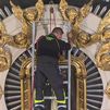 Así ha vivido Madrid la solemne bajada del cuadro de la Virgen de la Paloma
