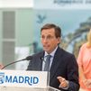 Almeida agradece a Ayuso que no se haya ido de vacaciones con la sierra ardiendo: "De otros no se sabe nada"
