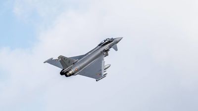 Dos cazas F-18 españoles de la OTAN derriban un dron que entró en el espacio aéreo de Rumanía